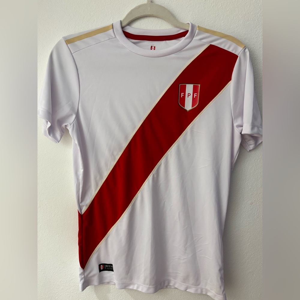Women’s Licensed Peru Professional Soccer Jersey - Sz small WORLD CUP
